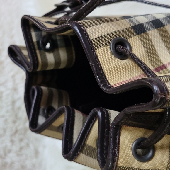 💯 Authentic Burberry Handbag 🍀 - Picture 8 of 14